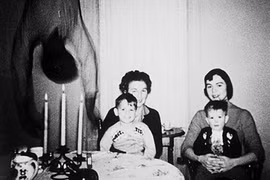 Ảnh gia đình ám ảnh dân mạng bởi bóng kỳ lạ đã có lời giải đáp?