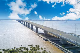 Ngắm cầu vượt biển dài nhất Việt Nam tuyệt đẹp từ trên cao