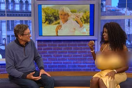 Cô gái da trắng biến thành người da đen một cách ngoạn mục