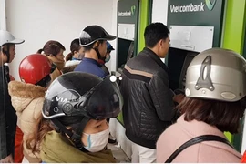 Video: Chen lấn, cãi vã mong rút được tiền sắm Tết từ ATM