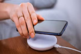 Đây là nguyên nhân sạc không dây chậm hơn có dây?