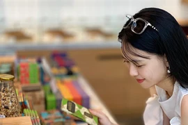 Vẻ đẹp của cô giáo 9X tài năng duyên dáng trường Amsterdam