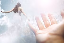 Bí ẩn người phụ nữ nhìn xuyên tương lai và "kiếp trước" của mình