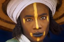 Cuộc sống của bộ tộc luôn tự coi mình đẹp nhất hành tinh