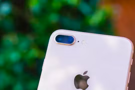 Giá bán 'iPhone quốc dân' giảm về mức chạm đáy ở Việt Nam