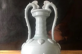 Chiếc bình cổ vứt xó nhà không ngờ là báu vật hơn 40 tỷ