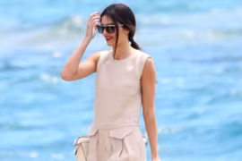 Mê mẩn thời trang đi biển táo bạo, gợi cảm của sao Hollywood