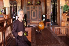 Có gì bên trong ngôi nhà 6 tỷ làm từ 4.000 cây dừa 