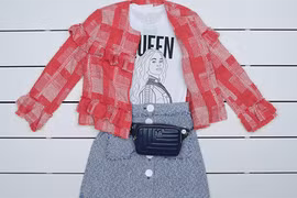 Tuyệt chiêu mix áo thun in hình siêu cute cho nàng thêm xinh