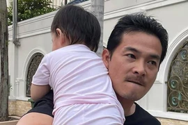 Quách Ngọc Ngoan khoe con gái cưng lớn phổng phao và đáng yêu