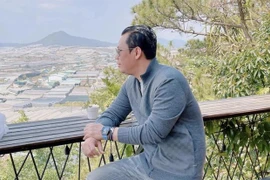 Đức Huy có mặt tại nơi Lệ Quyên và tình trẻ đang đi du lịch