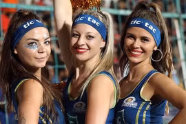 Thu nhập khủng của các nữ hoạt náo viên Mỹ