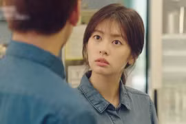 Mãi mới về thăm con đầy tháng, chồng tặng quà mà vợ ngã ngửa