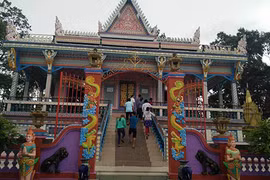 Ngôi chùa được ốp chén, dĩa độc đáo có một không hai ở Sóc Trăng