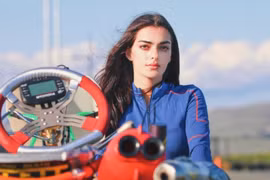 Người đẹp đua xe 19 lần giành cúp vô địch