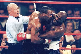 Câu chuyện phía sau màn "cẩu xực" lịch sử của Mike Tyson