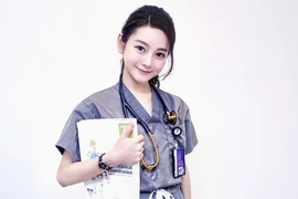 Hai nữ bác sĩ Đài Loan nổi tiếng nhờ ngoại hình nổi bật