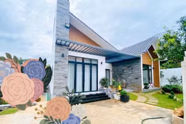 Nhà mái Thái rộng 170m2 ở Gia Lai có vườn rau nhỏ xinh mướt mắt