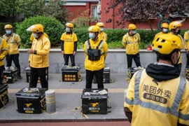 Đại gia vì 1 bài thơ sắp nhận án phạt 1 tỷ USD?