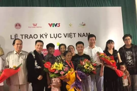 Kênh Youtube 'Bà Tân Vlog' được cấp bằng xác nhận kỷ lục Việt Nam