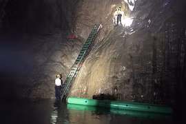 Lắp thang trong hang Sơn Đoòng: Sở TNMT Quảng Bình nói gì?