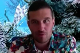 Đối mặt với cá mập trắng, người đàn ông thoát chết thần kỳ