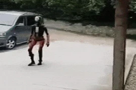 Video: Robot siêu thực khiến cư dân mạng lạnh gáy về tương lai