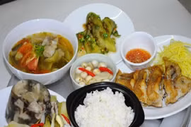 Ăn cơm sai cách khiến bạn dễ mắc bệnh tiêu hóa