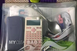 Sĩ tử đi thi THPT Quốc gia 'rần rần' khoe vật bất ly thân để cầu may