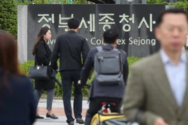 Nhân viên văn phòng thành hình mẫu để kết hôn ở Hàn Quốc