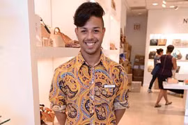 Cha mẹ đại gia vẫn cho con đi làm kiếm từng đồng bạc lẻ