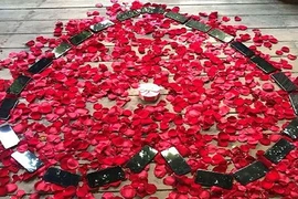 Chàng lập trình viên mua 25 chiếc iPhone X cầu hôn bạn gái