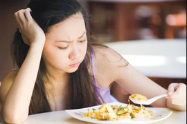 4 dấu hiệu ung thư sớm trong khi ăn