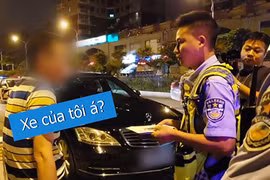 Video: Giải cứu tài xế dừng xe giữa đường và cái kết không thể ngờ