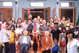 Cắt ghép ảnh đại gia đình: Nhiệt tình thôi chưa đủ