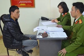 Chuyện lạ: Bị truy nã vẫn đi làm thẻ căn cước công dân