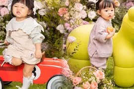 Đàm Thu Trang xả kho loạt ảnh của con gái với biểu cảm cưng xỉu