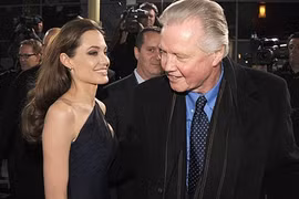 Bố Angelina Jolie hết lời khuyên bảo con gái quay lại với Brad Pitt