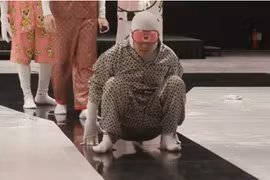 Trường Giang gặp sự cố tụt quần, người xem trố mắt