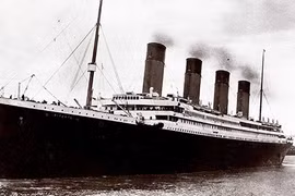 Nhiều người Mỹ tò mò đi thăm tàu Titanic chìm 100 năm dưới biển