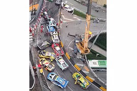 Video: Cú va chạm đi tong hàng triệu USD giữa các siêu xe