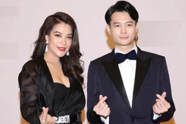 Cặp đôi showbiz khi đã yêu, dẫu lệch nhiều tuổi có trời cản được