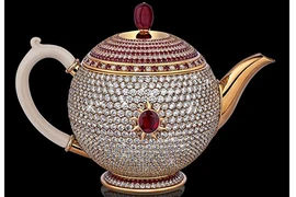 Ấm trà đính kim cương, hồng ngọc giá lên tới hơn 66 tỷ đồng