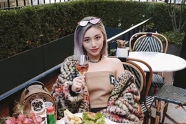 Thiên kim tiểu thư Singapore khoe cuộc sống sang chảnh