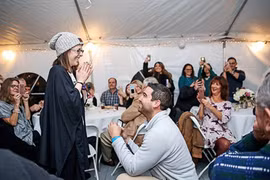 Cô gái bất ngờ với màn cầu hôn siêu lãng mạn của người yêu