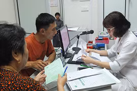 Bác sĩ căng thẳng vì phải từ chối bệnh nhân SXH xin ở lại viện