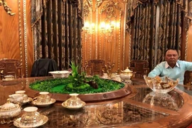 Cận cảnh căn biệt thự 300 tỷ dát vàng ở Hà Nội