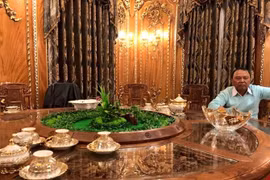 Cận cảnh căn biệt thự 300 tỷ dát vàng ở Hà Nội