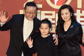 Cuộc sống bình yêu bên vợ trẻ, con thơ của Hòa Thân U70