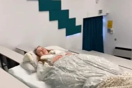 Muốn đi học sớm nhưng cũng muốn ngủ nướng, nữ sinh viên nghĩ ra độc chiêu